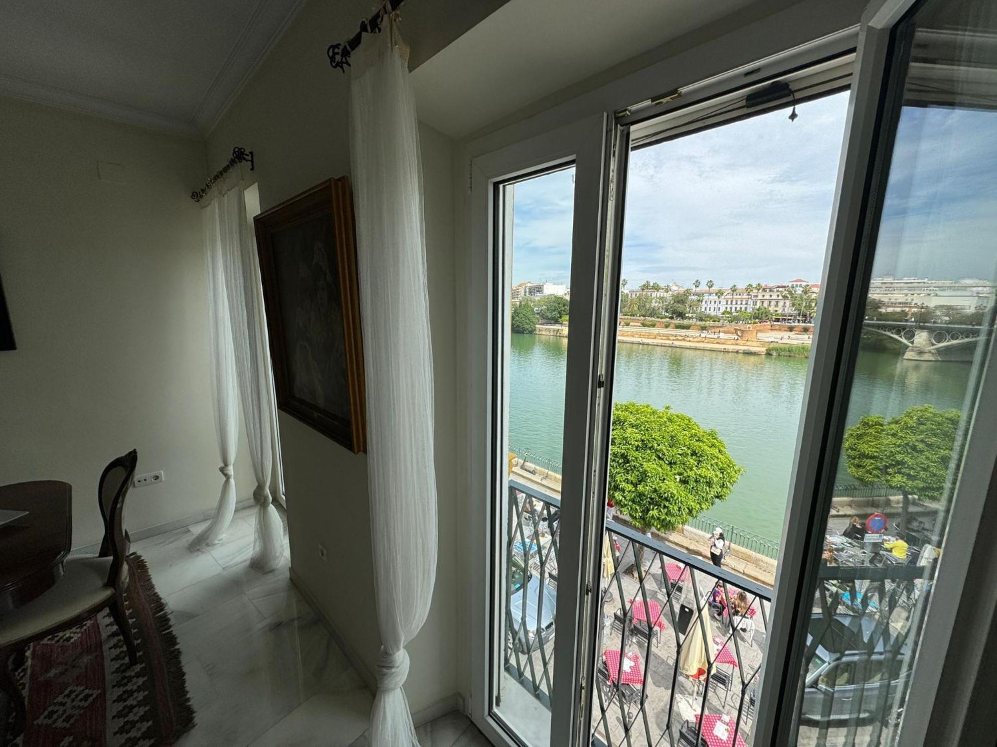 Wonderful Duplex In Calle Betis Apartman Sevilla Kültér fotó